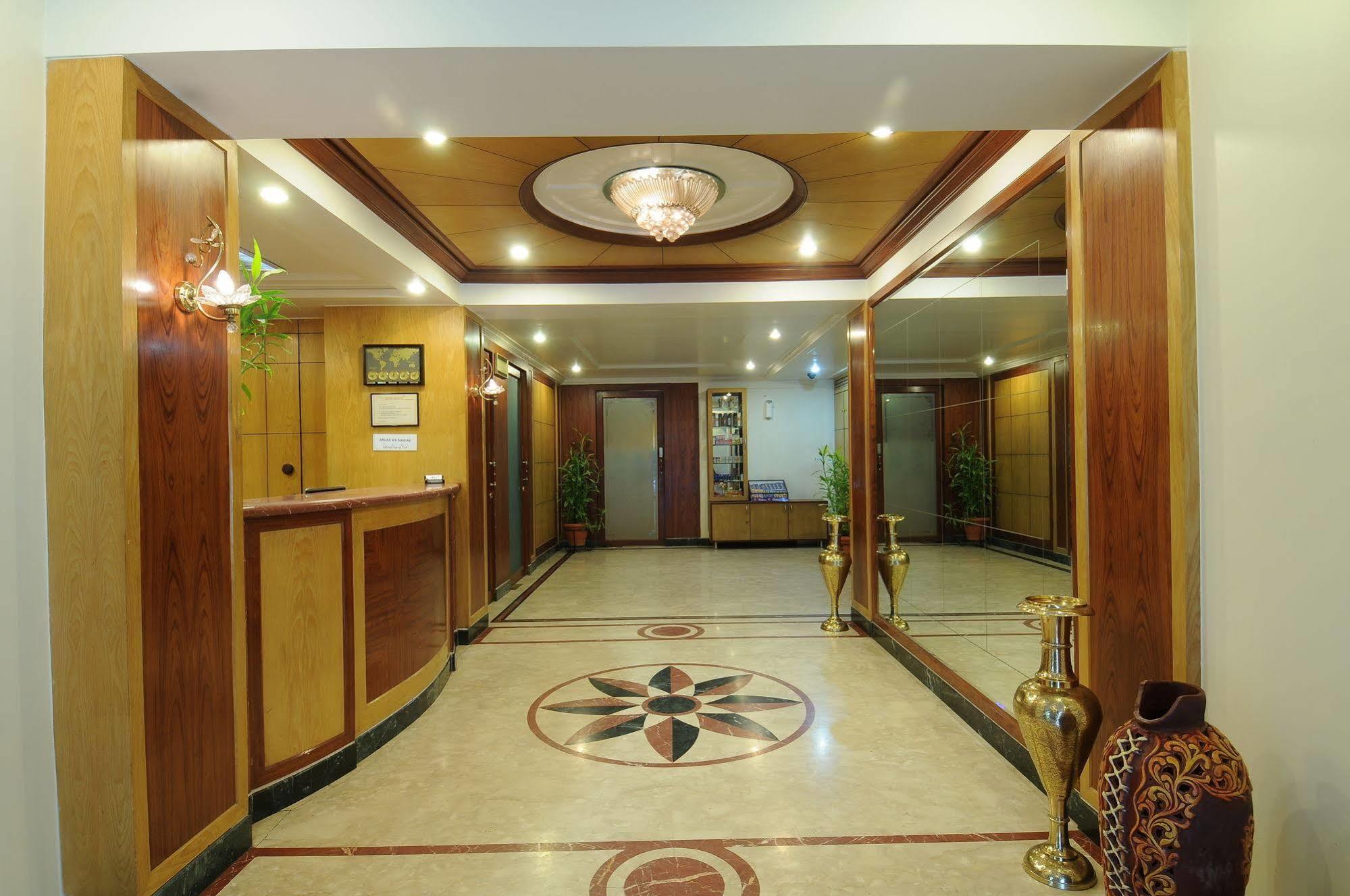 Hotel Crystal Mumbai Exterior photo